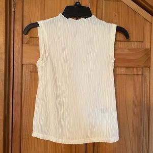 White mock neck tank top - Dazy